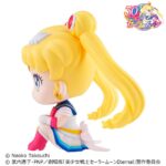 Descubre el apasionante mundo de Estatua Look Up Super Sailor Moon.