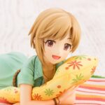 Descubre el apasionante mundo de Estatua Yumi Aiba off stage.