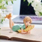 Descubre el apasionante mundo de Estatua Yumi Aiba off stage.