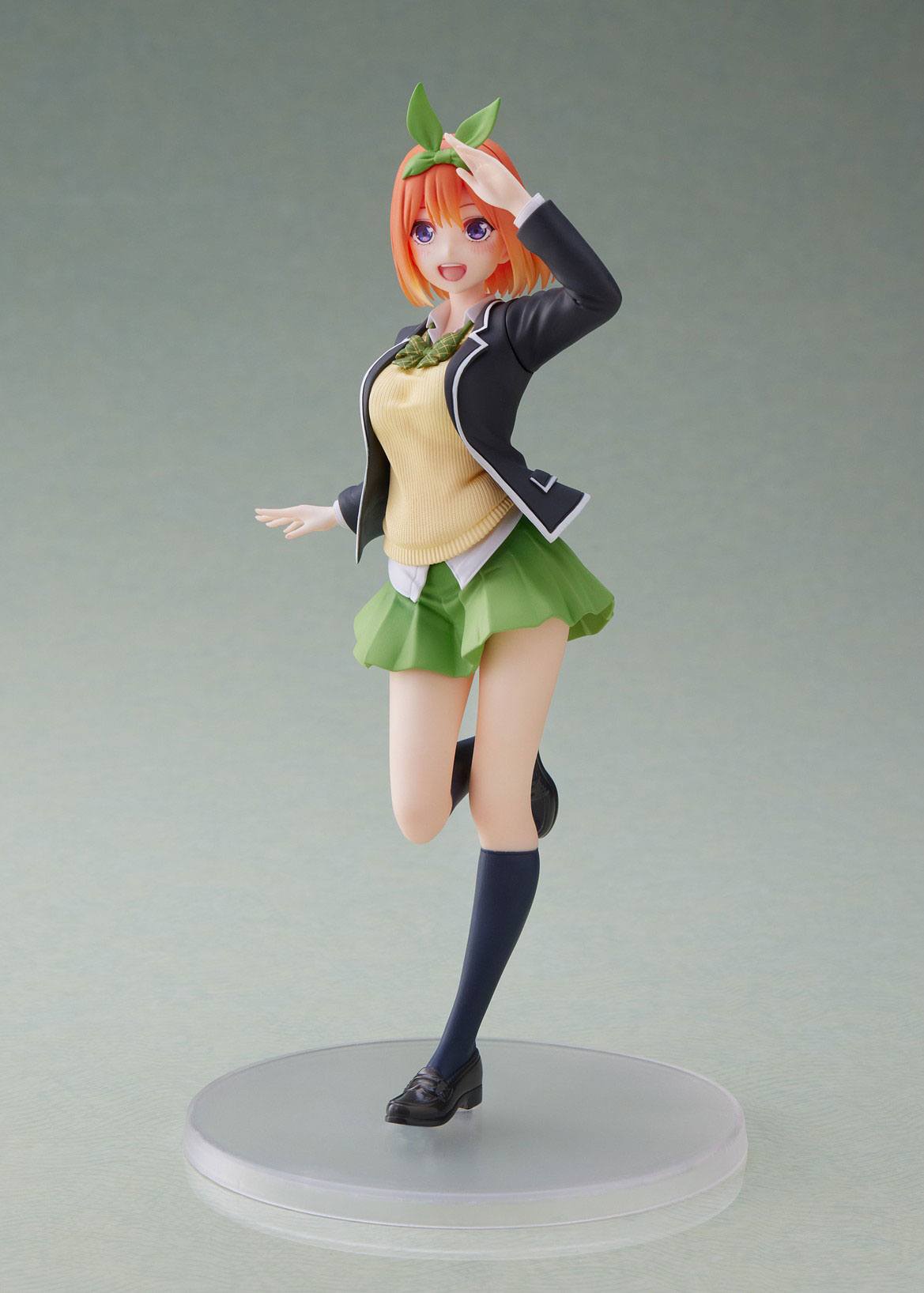 Descubre el apasionante mundo de Figura Yotsuba Nakano Uniform.