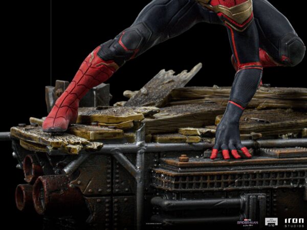 Descubre el apasionante mundo de Estatua Deluxe Spider-Man Peter 1.