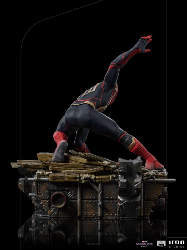 Descubre el apasionante mundo de Estatua Deluxe Spider-Man Peter 1.