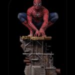 Descubre el apasionante mundo de Estatua Deluxe Spider-Man Peter 2.