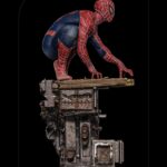 Descubre el apasionante mundo de Estatua Deluxe Spider-Man Peter 2.
