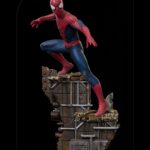 Descubre el apasionante mundo de Estatua Deluxe Spider-Man Peter 3.