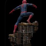 Descubre el apasionante mundo de Estatua Deluxe Spider-Man Peter 3.