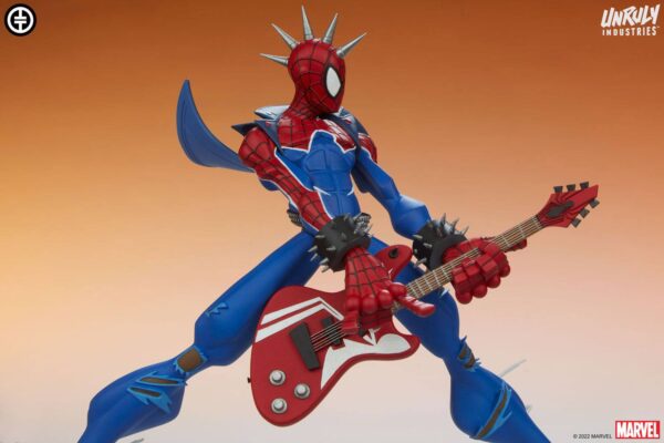 Descubre el apasionante mundo de Estatua Marvel Designer Spider Punk.