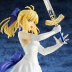 Descubre el apasionante mundo de Estatua Saber White Dress Renewal.