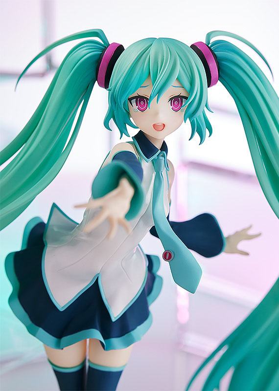Descubre el apasionante mundo de Estatua Hatsune Miku Because You Here.