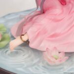 Descubre el apasionante mundo de Estatua Lotus Reflection Hanfu Girls.