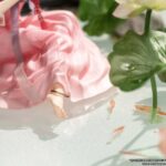 Descubre el apasionante mundo de Estatua Lotus Reflection Hanfu Girls.