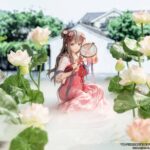 Descubre el apasionante mundo de Estatua Lotus Reflection Hanfu Girls.