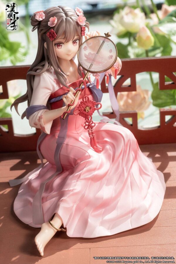 Descubre el apasionante mundo de Estatua Lotus Reflection Hanfu Girls.