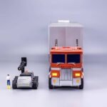 Descubre el apasionante mundo de Robot Optimus Prime Flagship Trailer Kit Transformers.