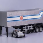 Descubre el apasionante mundo de Robot Optimus Prime Flagship Trailer Kit Transformers.