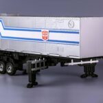 Descubre el apasionante mundo de Robot Optimus Prime Flagship Trailer Kit Transformers.