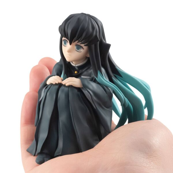Descubre el apasionante mundo de Estatua GEM Tokito Palm Size Deluxe.