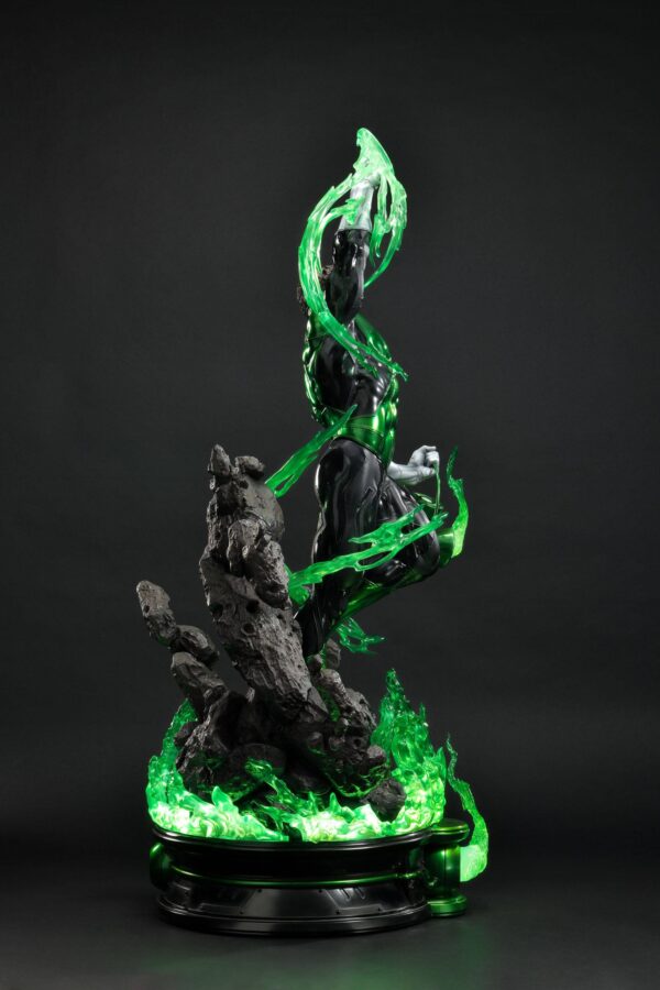 Descubre el apasionante mundo de Estatua Green Lantern Hal Jordan Deluxe.