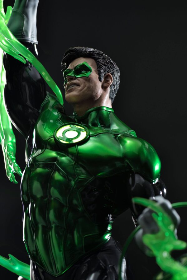 Descubre el apasionante mundo de Estatua Green Lantern Hal Jordan Deluxe.