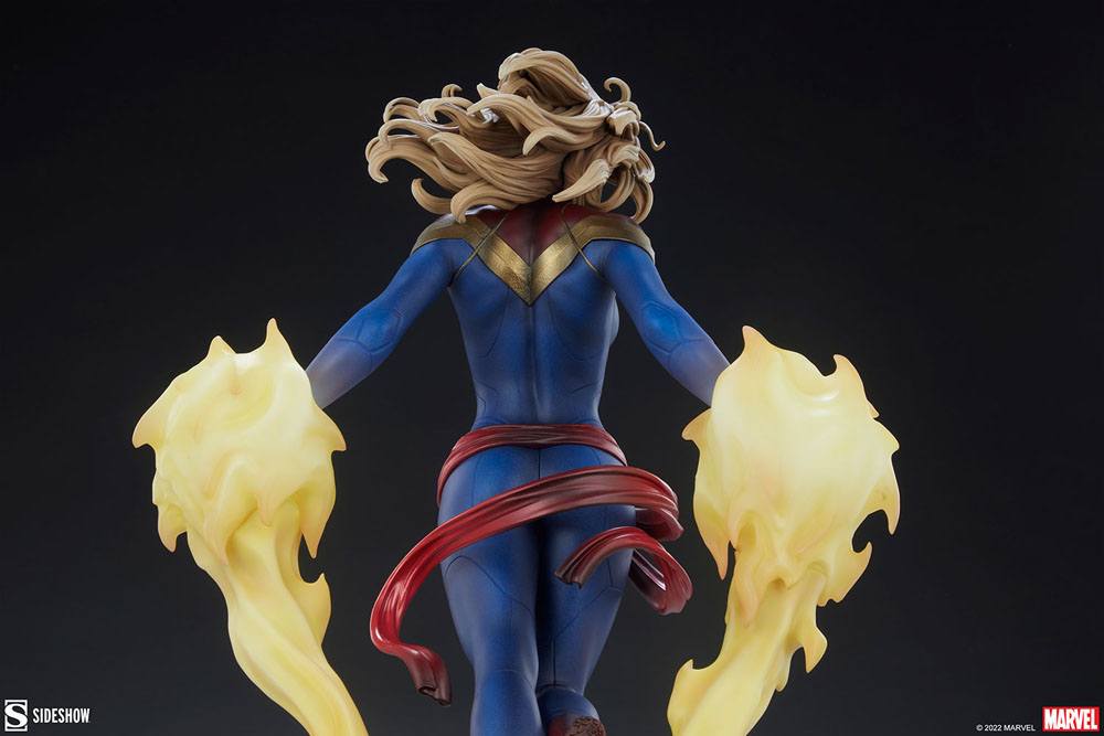 Descubre el apasionante mundo de Estatua Premium Format Captain Marvel.