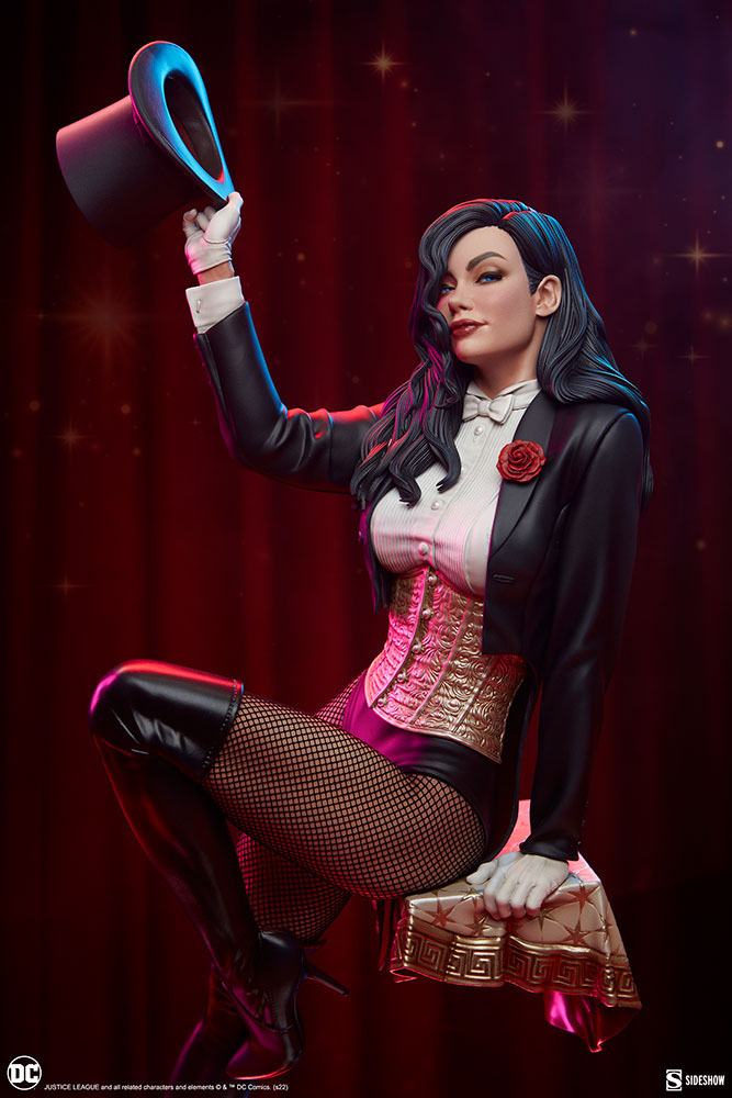Descubre el apasionante mundo de Estatua Premium Format Zatanna.