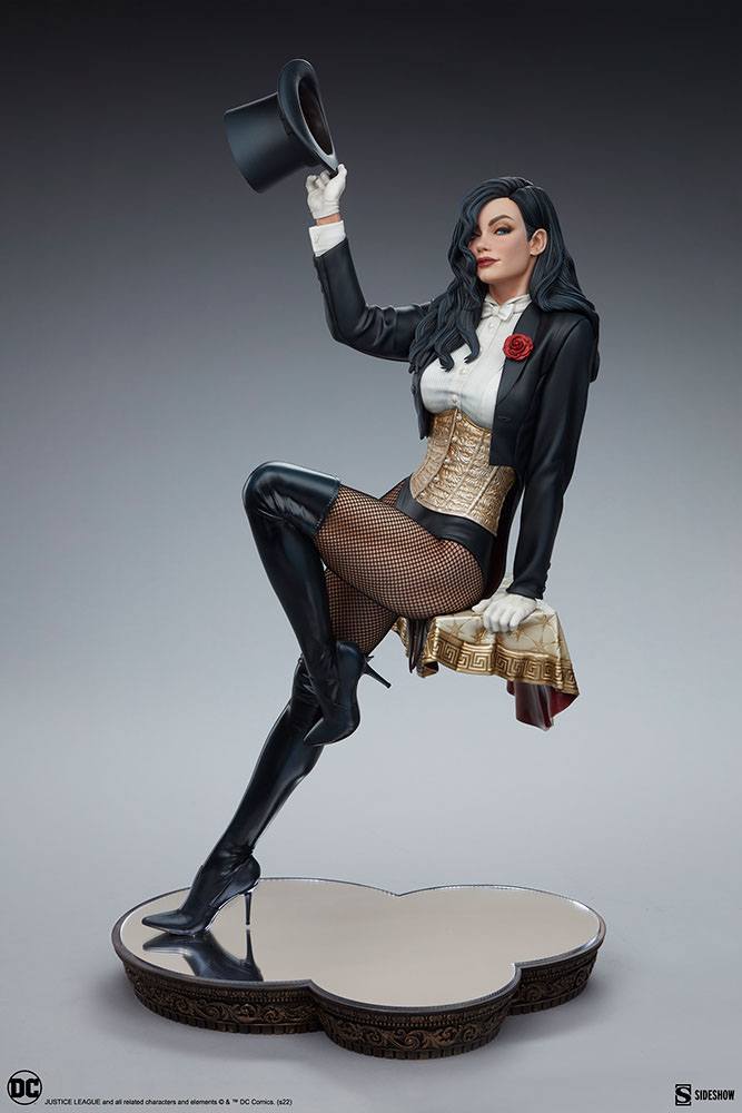 Descubre el apasionante mundo de Estatua Premium Format Zatanna.