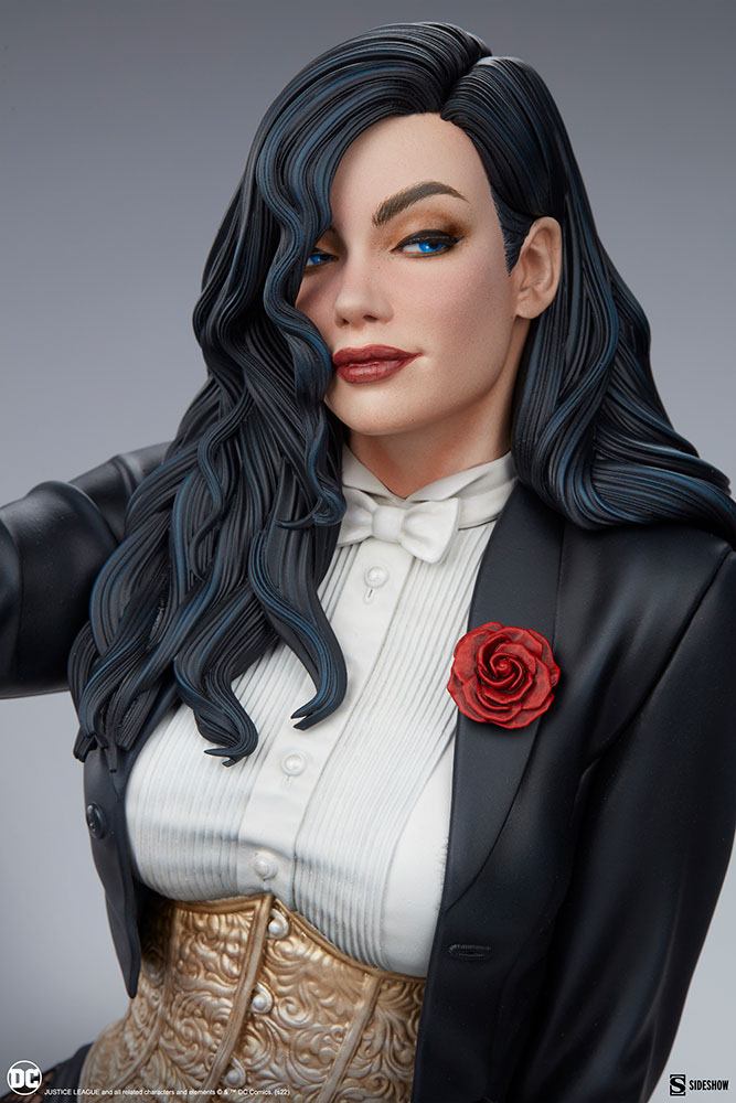 Descubre el apasionante mundo de Estatua Premium Format Zatanna.