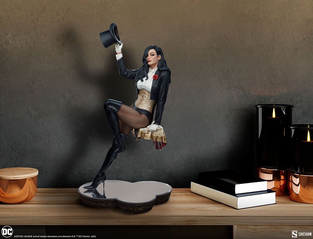 Descubre el apasionante mundo de Estatua Premium Format Zatanna.