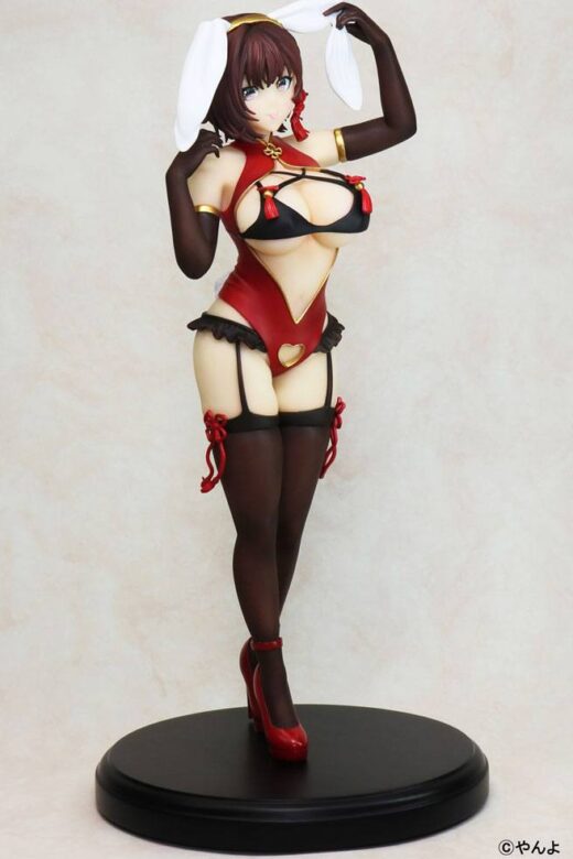 Descubre el apasionante mundo de Estatua Yui Red Bunny.