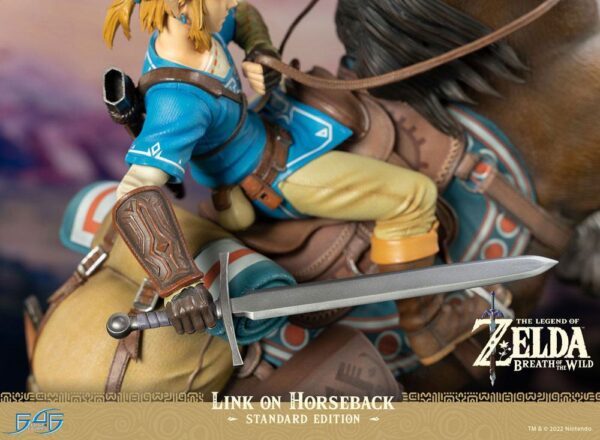 Descubre el apasionante mundo de Estatua Link on Horseback 56cm.
