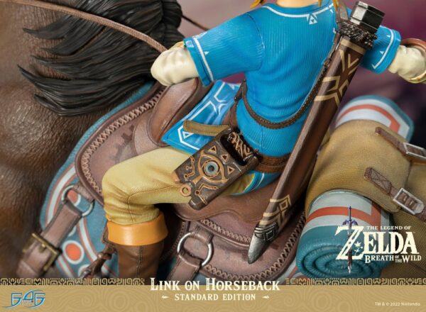 Descubre el apasionante mundo de Estatua Link on Horseback 56cm.