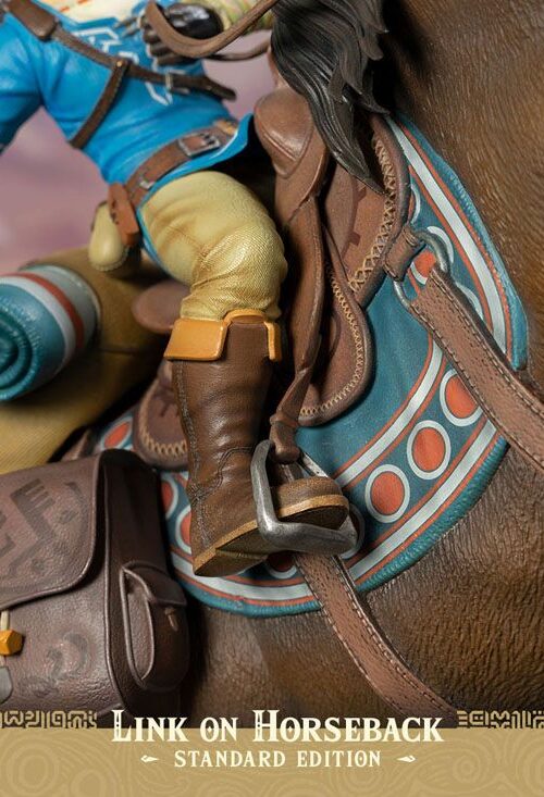 Descubre el apasionante mundo de Estatua Link on Horseback 56cm.