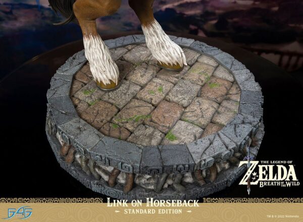 Descubre el apasionante mundo de Estatua Link on Horseback 56cm.