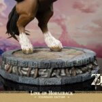 Descubre el apasionante mundo de Estatua Link on Horseback 56cm.