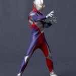 Descubre el apasionante mundo de Figura con luz Tiga 16cm.