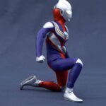 Descubre el apasionante mundo de Figura con luz Tiga 16cm.
