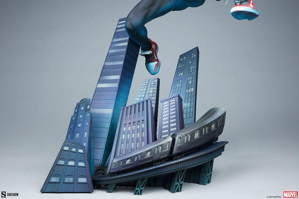 Descubre el apasionante mundo de Estatua Marvel Premium Format Miles.