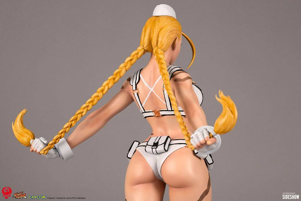 Descubre el apasionante mundo de Estatua Cammy Player 2 44cm.