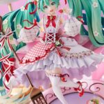 Descubre el apasionante mundo de Estatua Hatsune Miku 15th Anniversary.