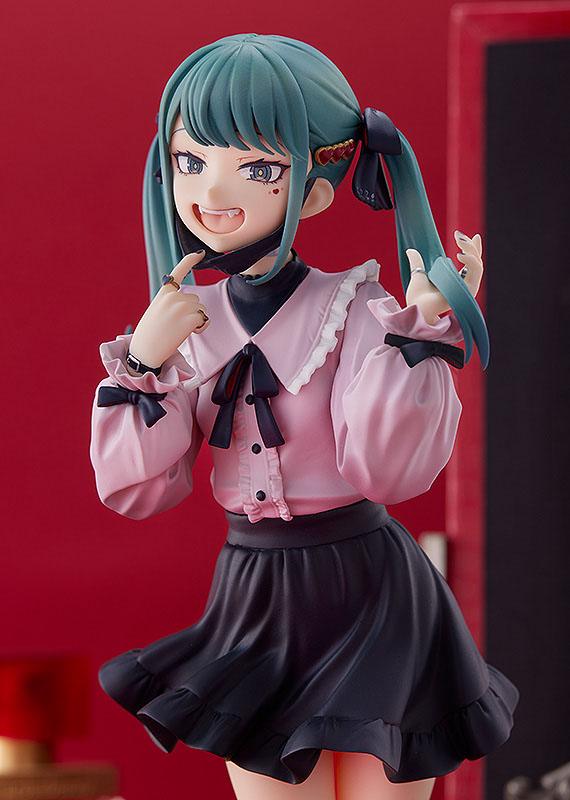 Descubre el apasionante mundo de Estatua Hatsune Miku The Vampire.