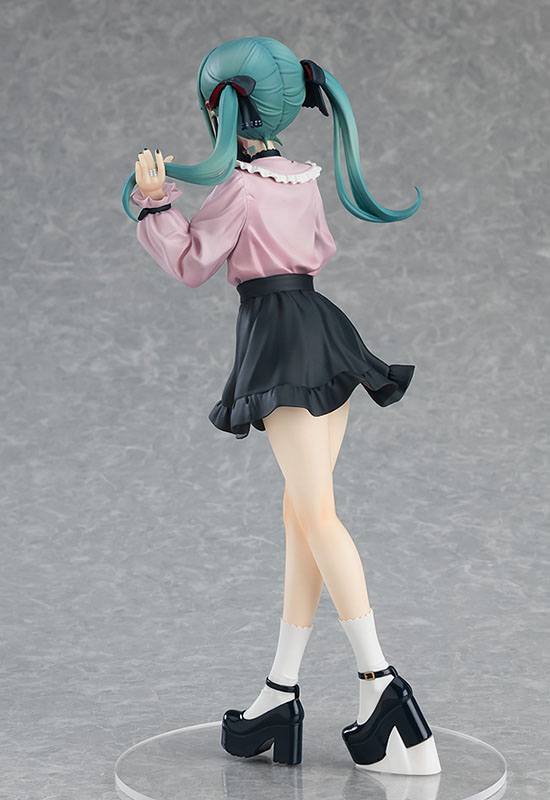 Descubre el apasionante mundo de Estatua Hatsune Miku The Vampire.