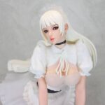 Descubre el apasionante mundo de Estatua Holiday Maid Monica Tesia.