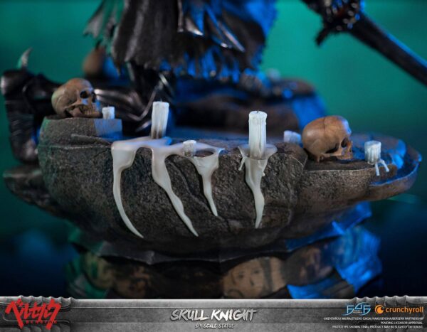 Descubre el apasionante mundo de Estatua Skull Knight 81cm.