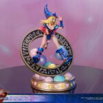 Descubre el apasionante mundo de Estatua Dark Magician Girl Vibrant Edition.