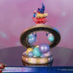 Descubre el apasionante mundo de Estatua Dark Magician Girl Vibrant Edition.