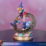 Descubre el apasionante mundo de Estatua Dark Magician Girl Vibrant Edition.