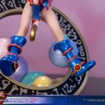 Descubre el apasionante mundo de Estatua Dark Magician Girl Vibrant Edition.