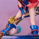 Descubre el apasionante mundo de Estatua Dark Magician Girl Vibrant Edition.