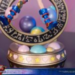 Descubre el apasionante mundo de Estatua Dark Magician Girl Vibrant Edition.