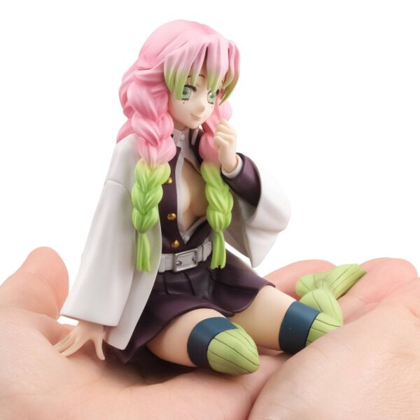 Descubre el apasionante mundo de Estatua GEM Kanroji-san Palm.